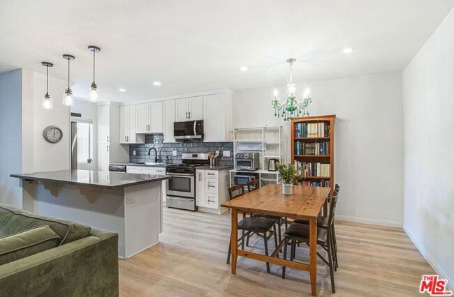 4358 Mammoth Ave, Unit 4358 Mammoth Ave. #26 in Sherman Oaks, CA - Building Photo - Building Photo