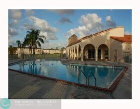 365 SW 86th Ave in Pembroke Pines, FL - Building Photo - Building Photo