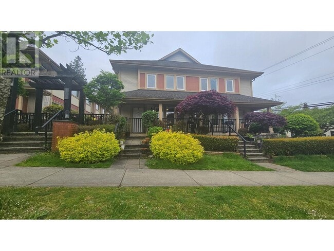 6481-6481 Elgin Ave