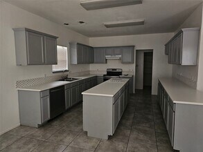7023 Greenspoint Dr in Arlington, TX - Building Photo - Building Photo