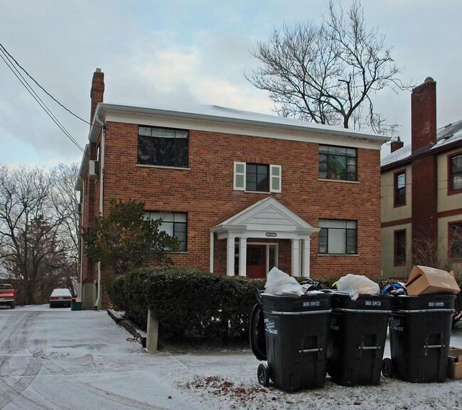 2817 Stratford Ave in Cincinnati, OH - Building Photo - Building Photo