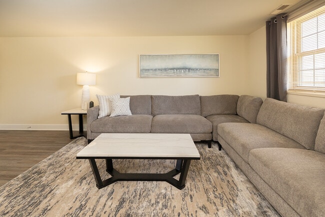 Hyde Park Apartments in Essex, MD - Building Photo - Building Photo