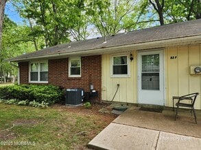 82F Dorchester Dr in Lakewood, NJ - Building Photo - Building Photo