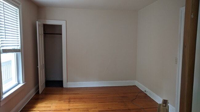 35 Division St, Unit 2nd Floor Rear