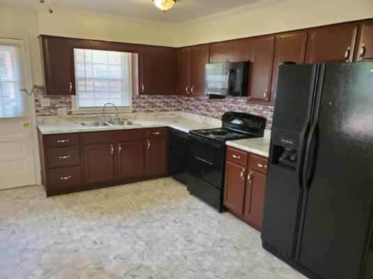 220 Fairway Dr in Greenville, NC - Building Photo - Building Photo