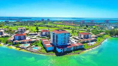 6265 Sun Blvd in St. Petersburg, FL - Foto de edificio - Building Photo