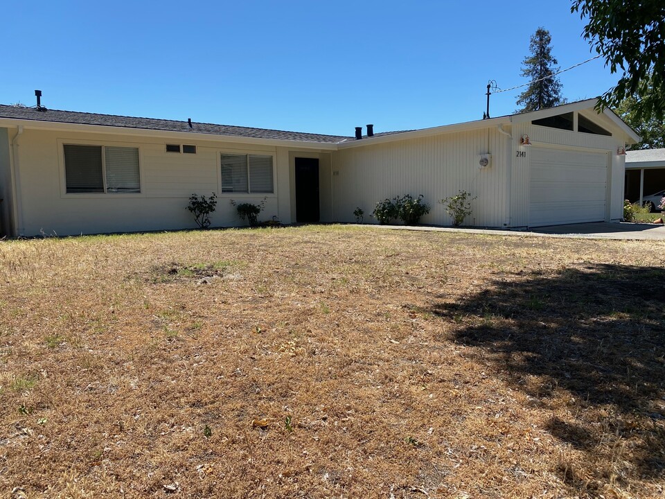 2141 Roskelley Dr in Concord, CA - Building Photo