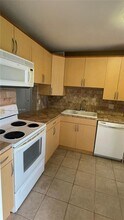 110 Lake Meryl Dr in West Palm Beach, FL - Building Photo - Building Photo