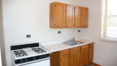 5853-5859 S Troy St in Chicago, IL - Building Photo - Interior Photo