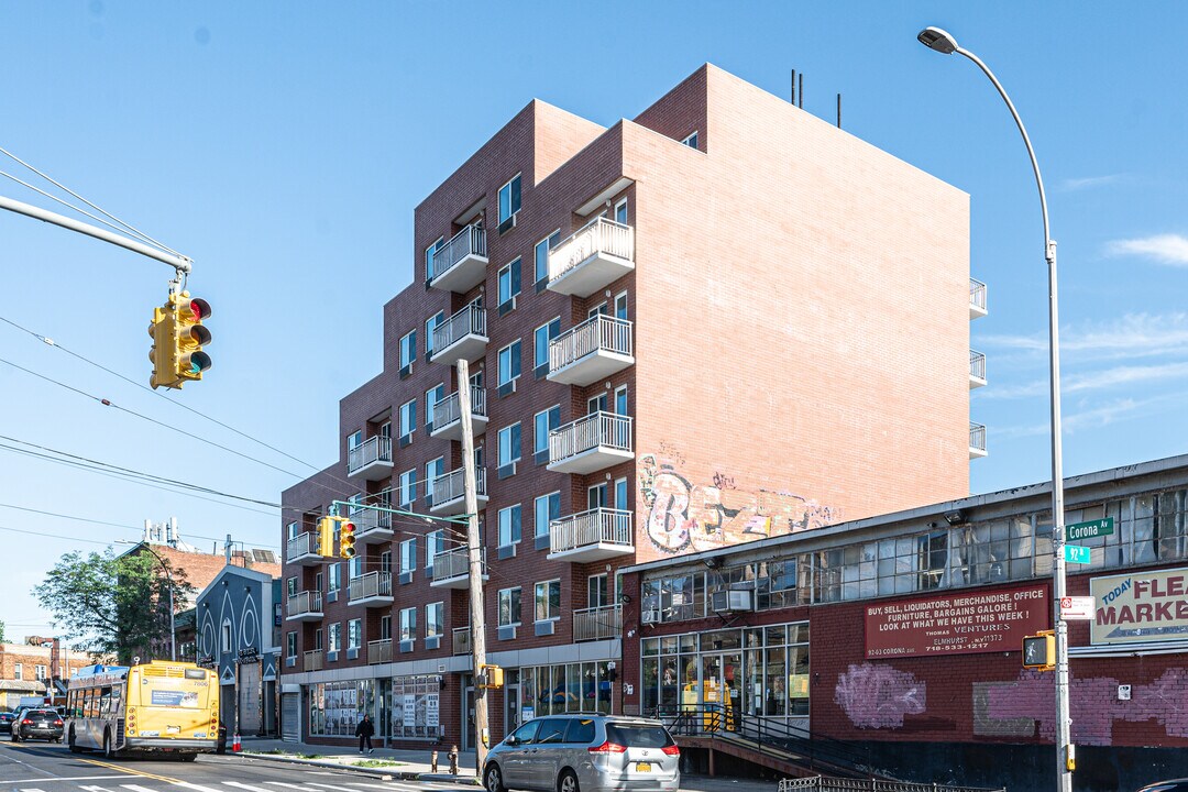 91-23 Corona Ave in Flushing, NY - Foto de edificio
