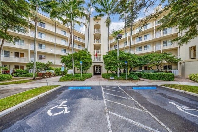 property at 3600 Oaks Clubhouse Dr