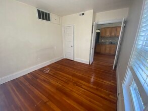 7 Oak Sq, Unit 2R in Boston, MA - Building Photo - Building Photo