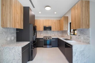 1161 NW 30th St in Miami, FL - Building Photo - Building Photo