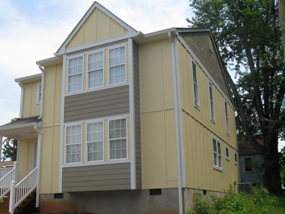 111 Montpelier St in Charlottesville, VA - Building Photo