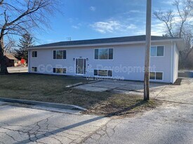 284 W Windsor Terrace in Antioch, IL - Building Photo