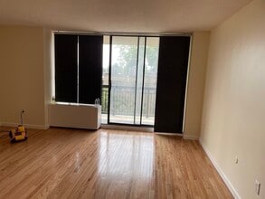 60 Longwood Ave, Unit 410 in Brookline, MA - Foto de edificio - Building Photo