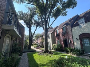 11550 Chimney Rock Rd in Houston, TX - Building Photo - Building Photo