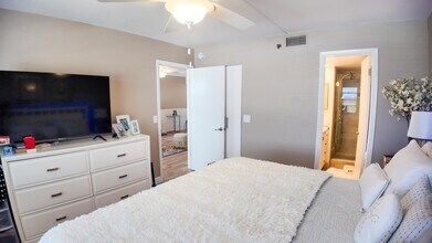 4640 Lucerne Lakes Blvd W in Greenacres, FL - Foto de edificio - Building Photo