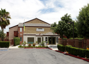 Verano Terrace Apartments in Moreno Valley, CA - Foto de edificio - Building Photo