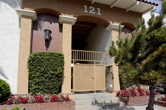 San Carlos Apartments in Anaheim, CA - Building Photo - Building Photo