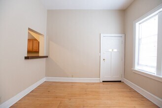 $1045– 1 BR, 1 BA Apartment, Heat Included in Milwaukee, WI - Building Photo - Building Photo
