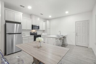 1002 N Tower Rd, Unit 1 in Alamo, TX - Building Photo