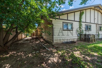 2202 S White Oak Dr in Wichita, KS - Building Photo - Building Photo