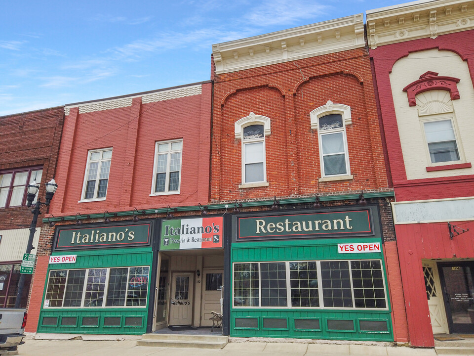 140 N Water St in Sparta, WI - Building Photo