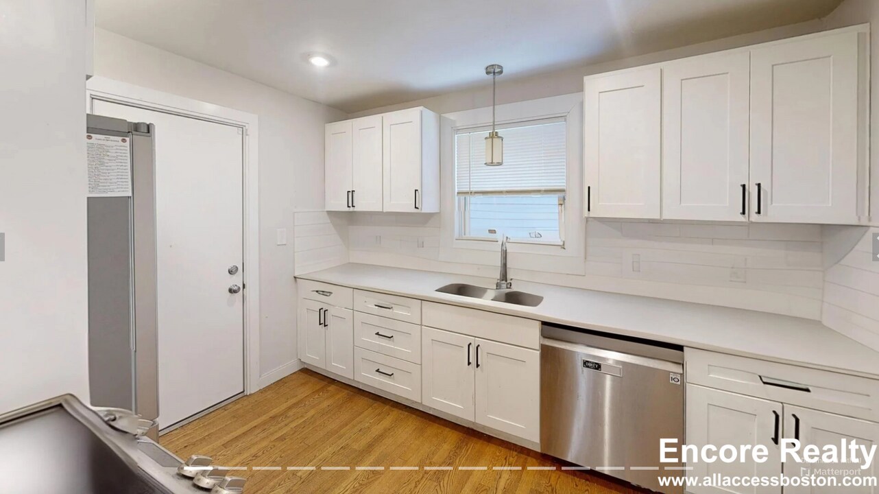 25 Greycliff Rd, Unit 1 in Boston, MA - Building Photo