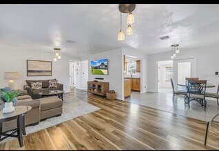 8199 115th St N in Seminole, FL - Building Photo - Building Photo