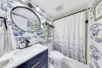 2600 Collins Ave in Miami Beach, FL - Building Photo - Building Photo