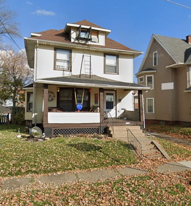 property at 1522 Woodland Ave NW