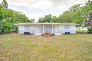 104 W Reno Rd, Unit 104 W Reno in Azle, TX - Building Photo