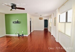 7874 14th Way N in St. Petersburg, FL - Building Photo - Building Photo