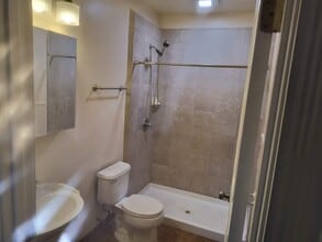 631 Canal St, Unit Apt 3 in Placerville, CA - Foto de edificio - Building Photo