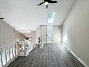 1975 Brittania Cir in Woodstock, GA - Foto de edificio - Building Photo