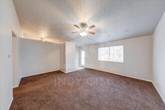 542 Woods Crossing Dr in Indianapolis, IN - Building Photo - Building Photo