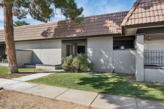9001 W Elm St in Phoenix, AZ - Building Photo - Building Photo