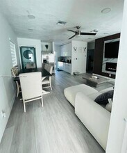 872 NW 16th Terrace in Fort Lauderdale, FL - Foto de edificio - Building Photo