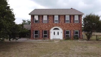 105 Country Green Ct in Weatherford, TX - Building Photo