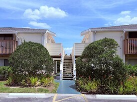 129 Camphor Cir, Unit Unit#F in Oldsmar, FL - Building Photo