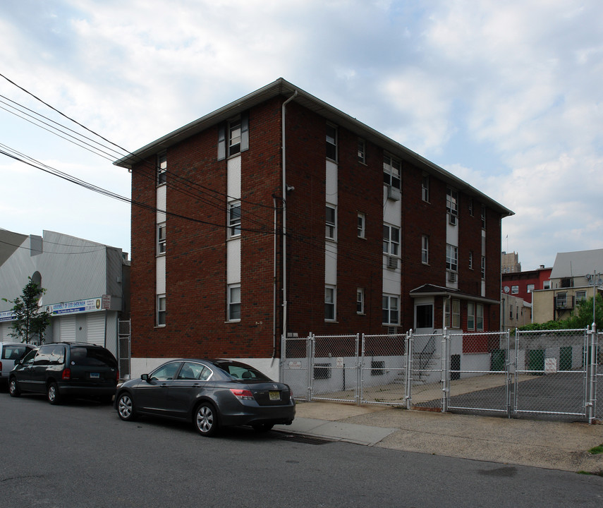 71-73 Walnut St in Newark, NJ - Building Photo