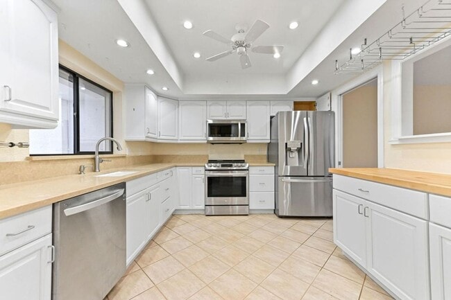 1900 Presidential Way in West Palm Beach, FL - Building Photo - Building Photo