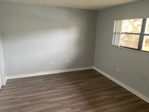 E-35-2811 SW Archer Rd in Gainesville, FL - Building Photo - Building Photo