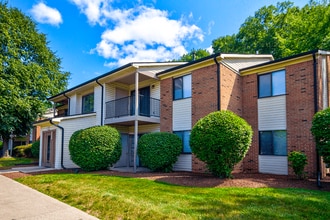 Woodland Crossing in Michigan City, IN - Foto de edificio - Building Photo