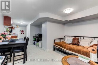 120 McGill St in Toronto, ON - Building Photo - Building Photo