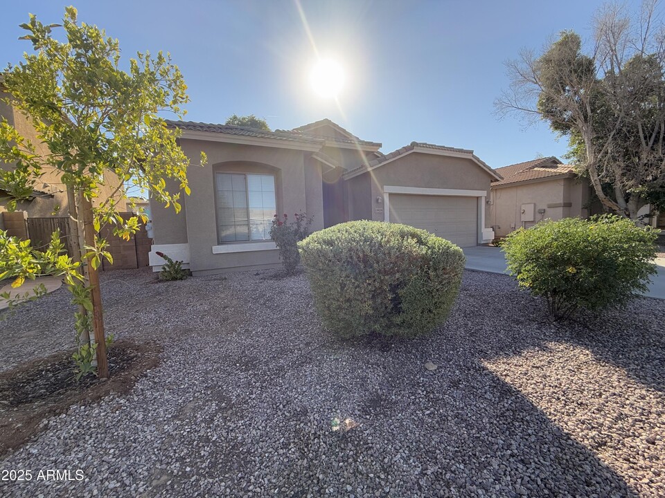 15919 W Hearn Rd in Surprise, AZ - Building Photo