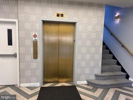 413 Stuart Cir in Richmond, VA - Building Photo