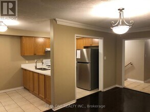 203 Banbrooke Crescent in Newmarket, ON - Building Photo - Building Photo