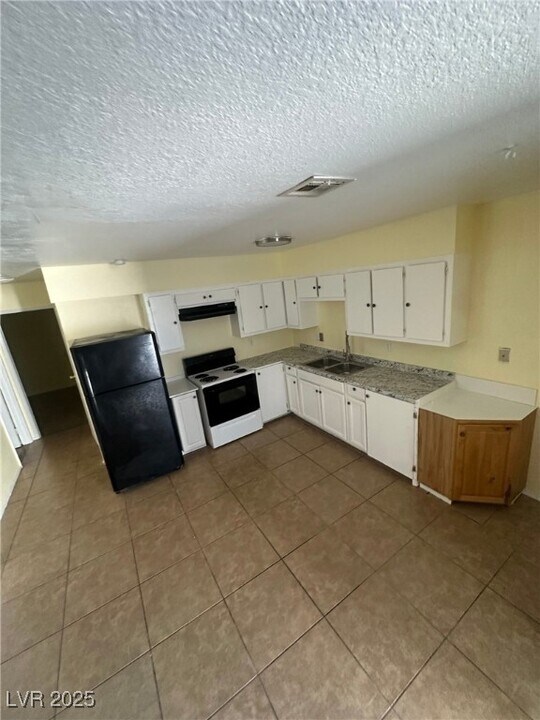 2509 N Magnet St in North Las Vegas, NV - Building Photo
